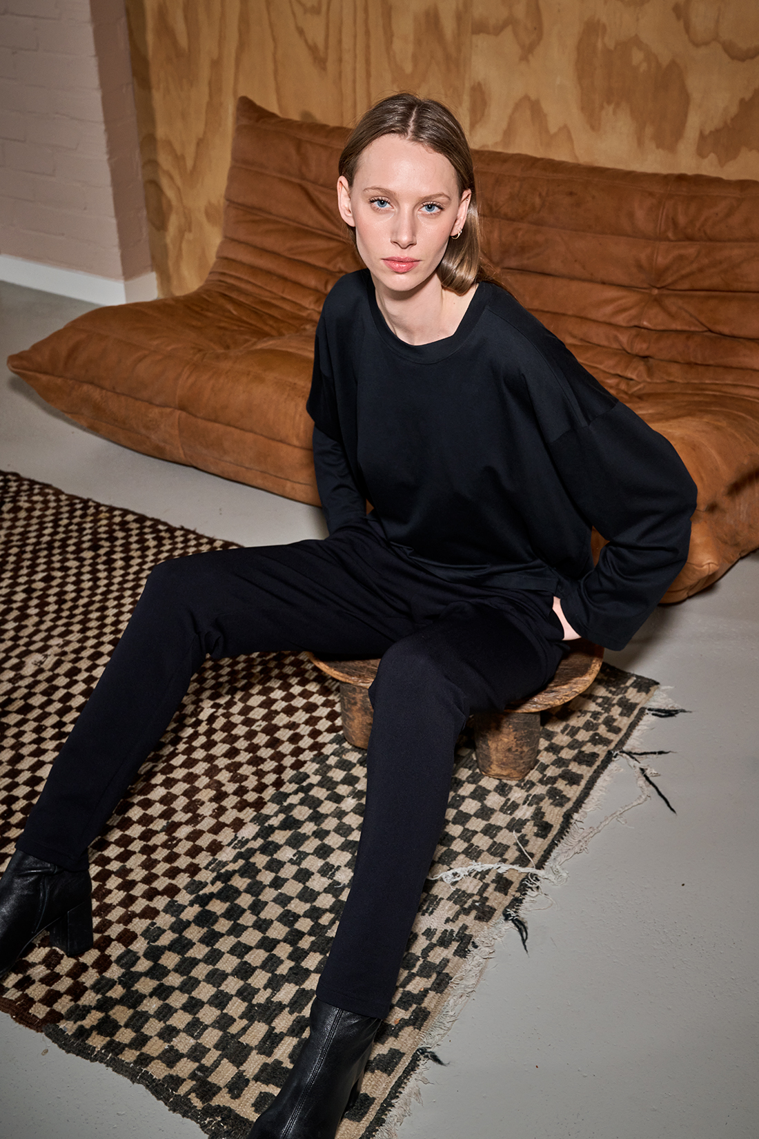 sweater box black jersey